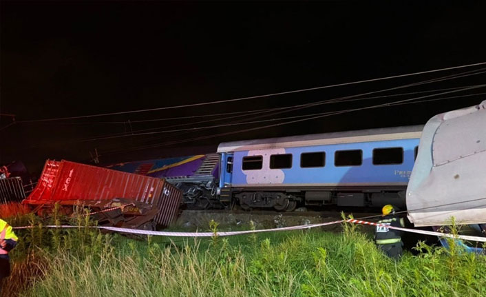 Güney Afrika’da trenler çarpıştı