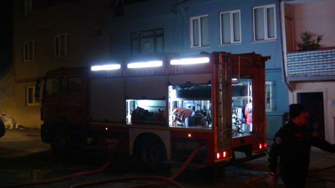 Bursa'da 3 katlı geri dönüşüm fabrikasında korkutan yangın 
