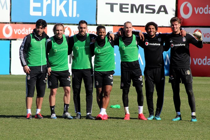 Beşiktaş Trabzonspor'a iki eksikle çalıştı