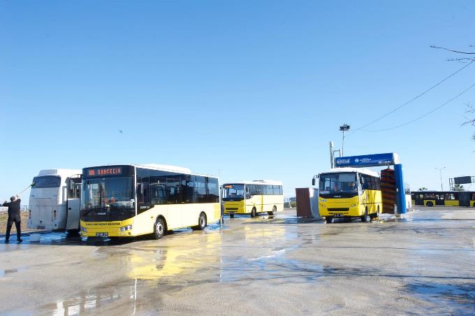 Trabzon'da belediye otobüsleri böyle temizleniyor
