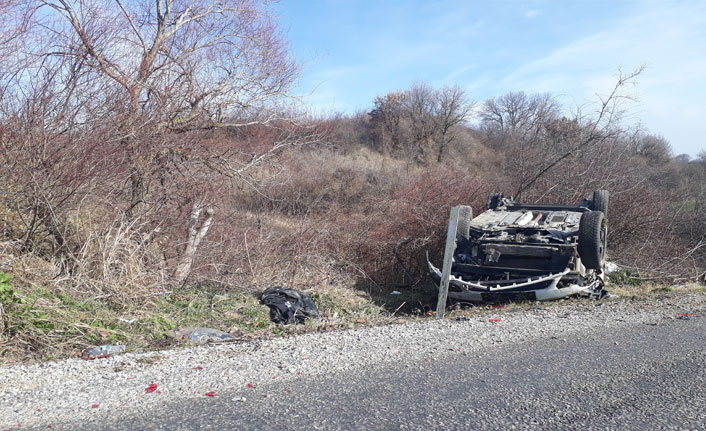 Edirne'de kaçak göçmenleri taşıyan araç kaza yaptı