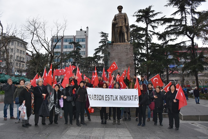 Trabzon'da şehitler için yürüyüş