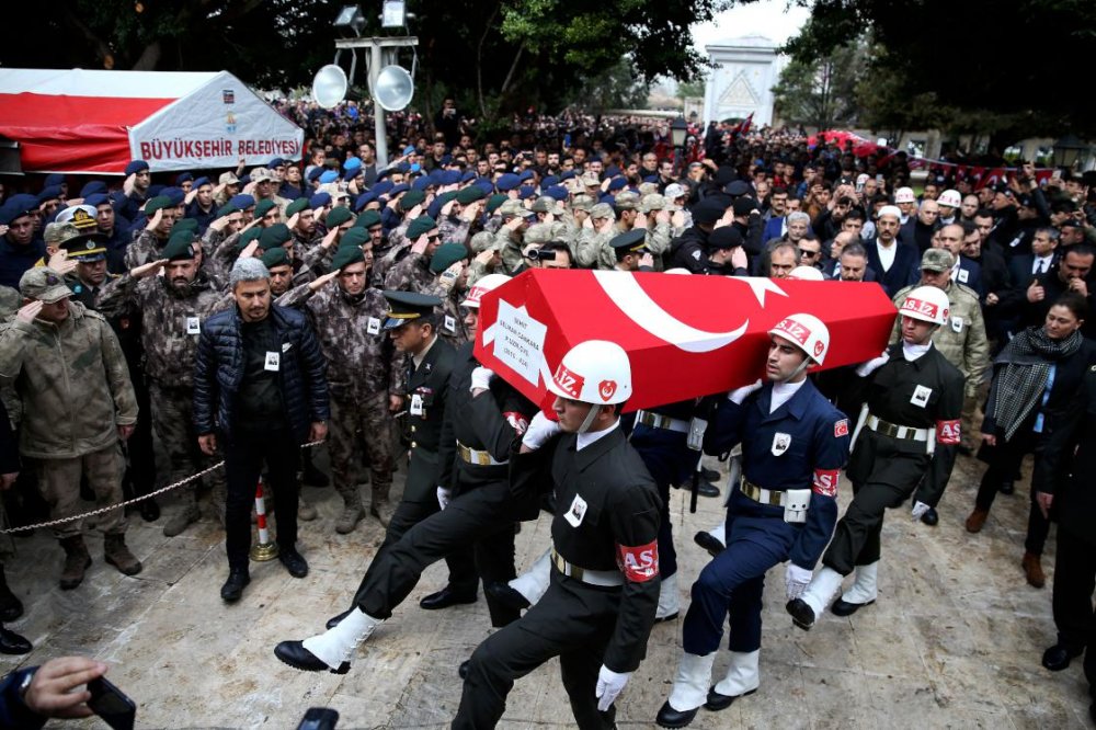 İdlib şehitleri son yolculuklarına uğurlandı