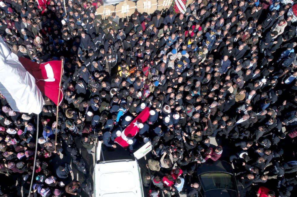 İdlib şehitleri son yolculuklarına uğurlandı