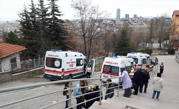 Ankara’da kamyonet okul bahçesine uçtu