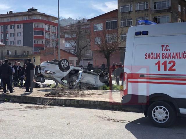 Trabzon’da otomobil takla attı