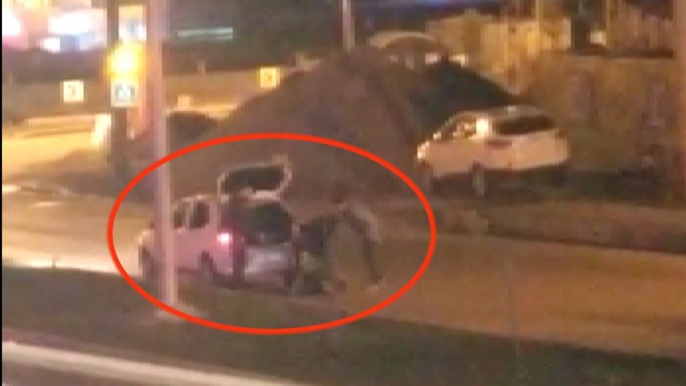 Dövüldü aracın bagajına koyuldu polis kurtardı