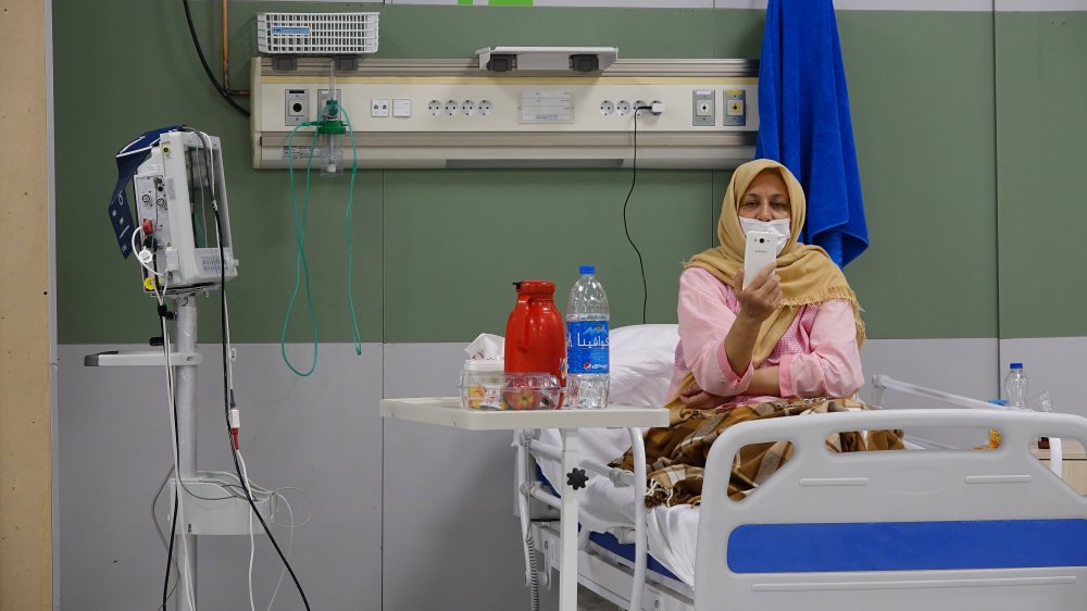 İran’da dev alışveriş merkezi hastaneye dönüştürüldü