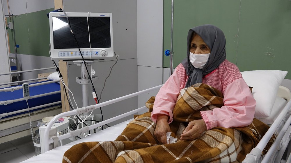 İran’da dev alışveriş merkezi hastaneye dönüştürüldü