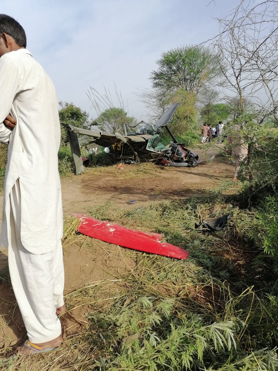 Askeri eğitim uçağı düştü: 2 ölü
