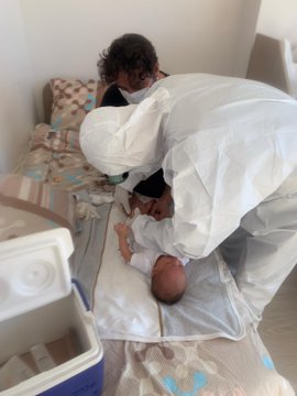 Trabzon'da karantinadaki 39 günlük bebeğin aşıları yapıldı