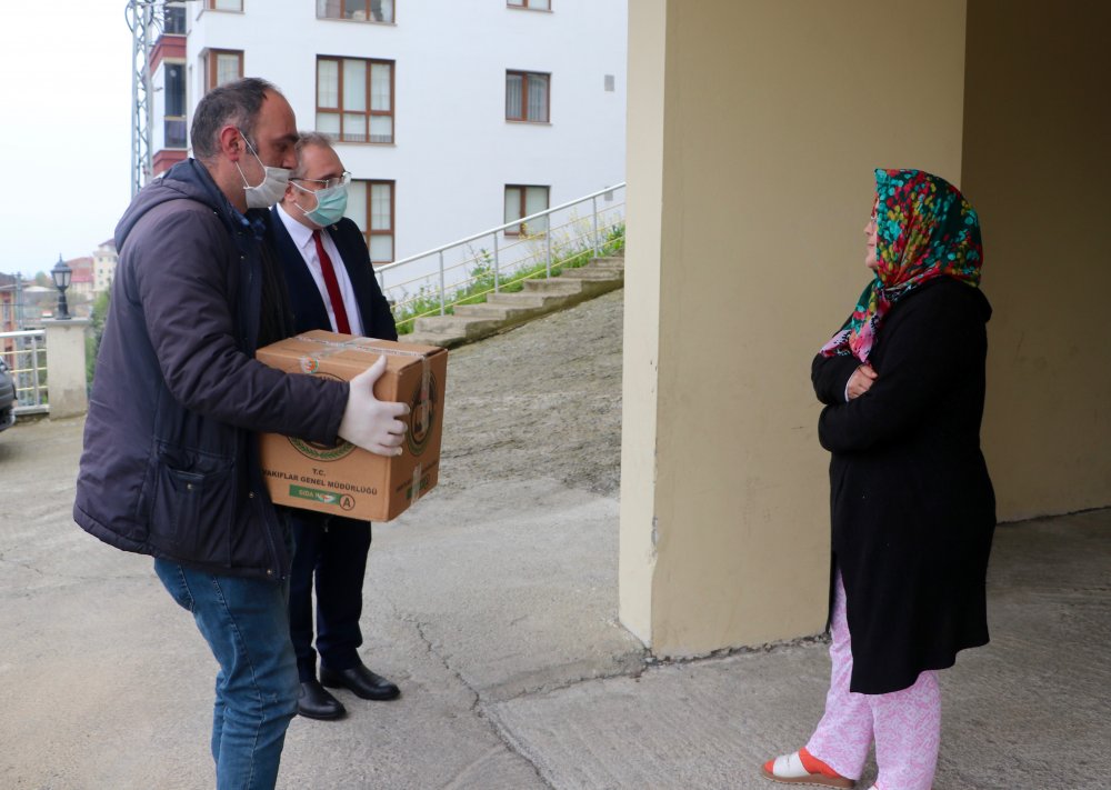 Trabzon Vakıflar Bölge Müdürlüğünden 831 aileye gıda yardımı
