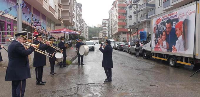 Başkan Genç Ortahisar’ı kırmızı beyaza boyadı