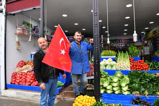 Başkan Genç Ortahisar’ı kırmızı beyaza boyadı