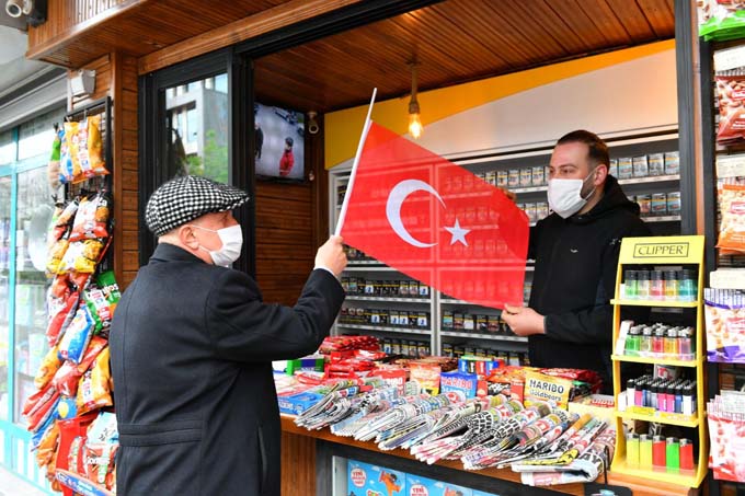 Başkan Genç Ortahisar’ı kırmızı beyaza boyadı