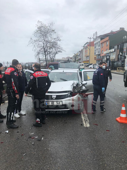 Trabzon'da 3 araç birbirine girdi! 2 Yaralı