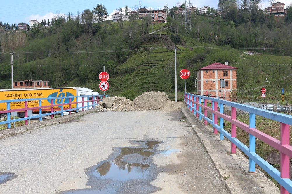 Rize ile Trabzon arasındaki 6 nokta alternatif yol kapatıldı