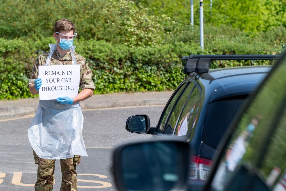 İngiltere'de son 24 saatte korona virüsten 315 kişi öldü
