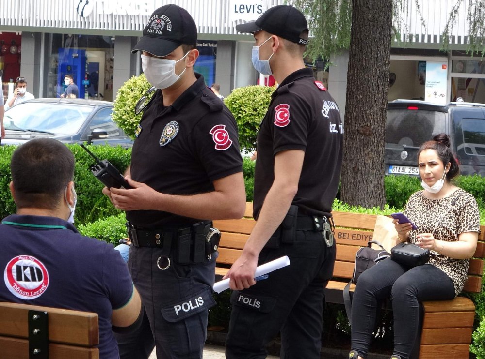 Trabzon'da emniyet güçlerinden maske zorunluluğu konusunda sıkı denetim