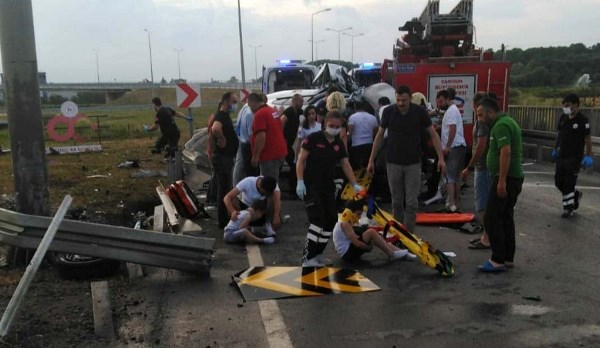 Karadeniz Sahil yolunda kaza: 5 Yaralı