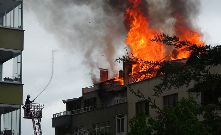 Trabzon'da korkutan yangın! Binadan alevler yükseldi