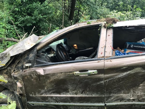 Giresun'da kamyonet devrildi: 1 ölü, 2 yaralı