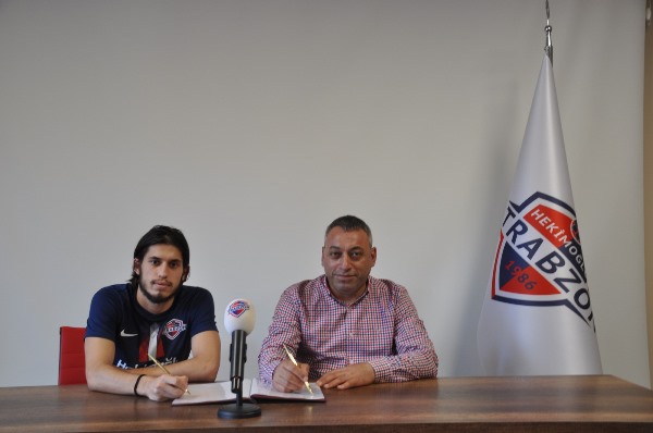 Hekimoğlu Trabzon Serkan Odabaşoğlu'na imzayı attırdı