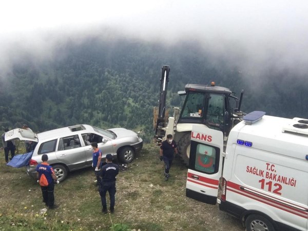 Trabzon'da otomobil bin metrelik uçuruma yuvarlandı: 1 Ölü