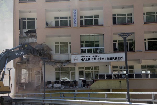 Giresun'da 4 günde 15 bina yıkıldı