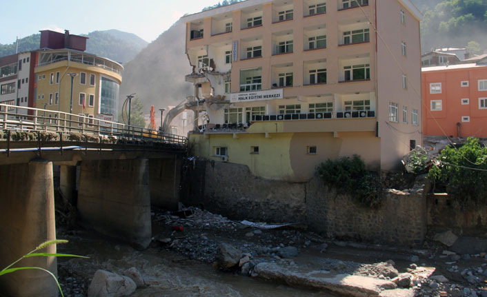 Dereli'de 15 binanın yıkımı gerçekleşti