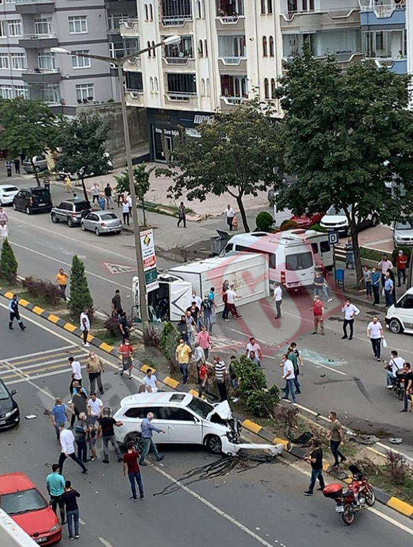 Trabzon'da otomobil ile kamyon çarpıştı! 5 yaralı