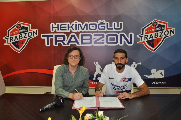 Hekimoğlu Trabzon Burhan Eşer'e imzayı attırdı