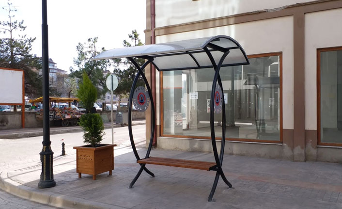 Bafra Belediyesi kent mobilyalarını kendi üretiyor