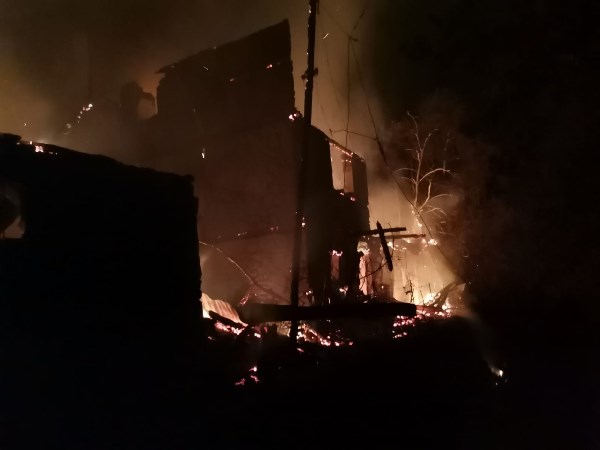 Artvin'de yangında 3 ev ve bir ahır ile samanlık kül oldu