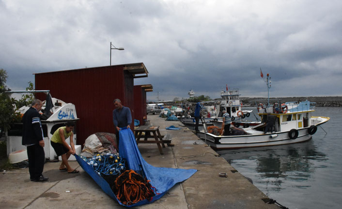 Balıkçılar soğuk havayı bekliyor