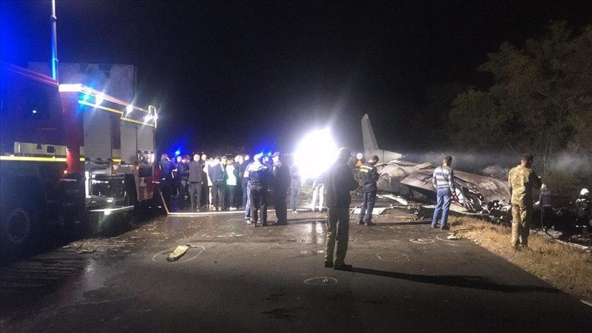 Askeri öğrencileri taşıyan uçak düştü: 22 ölü