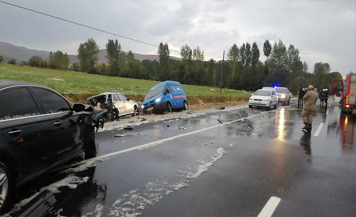 Van’da zincirleme trafik kazası