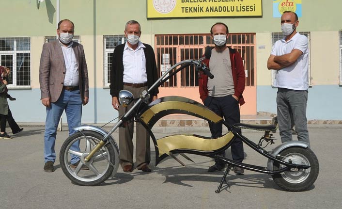 Okul atölyesinde elektrikli motosiklet üretti