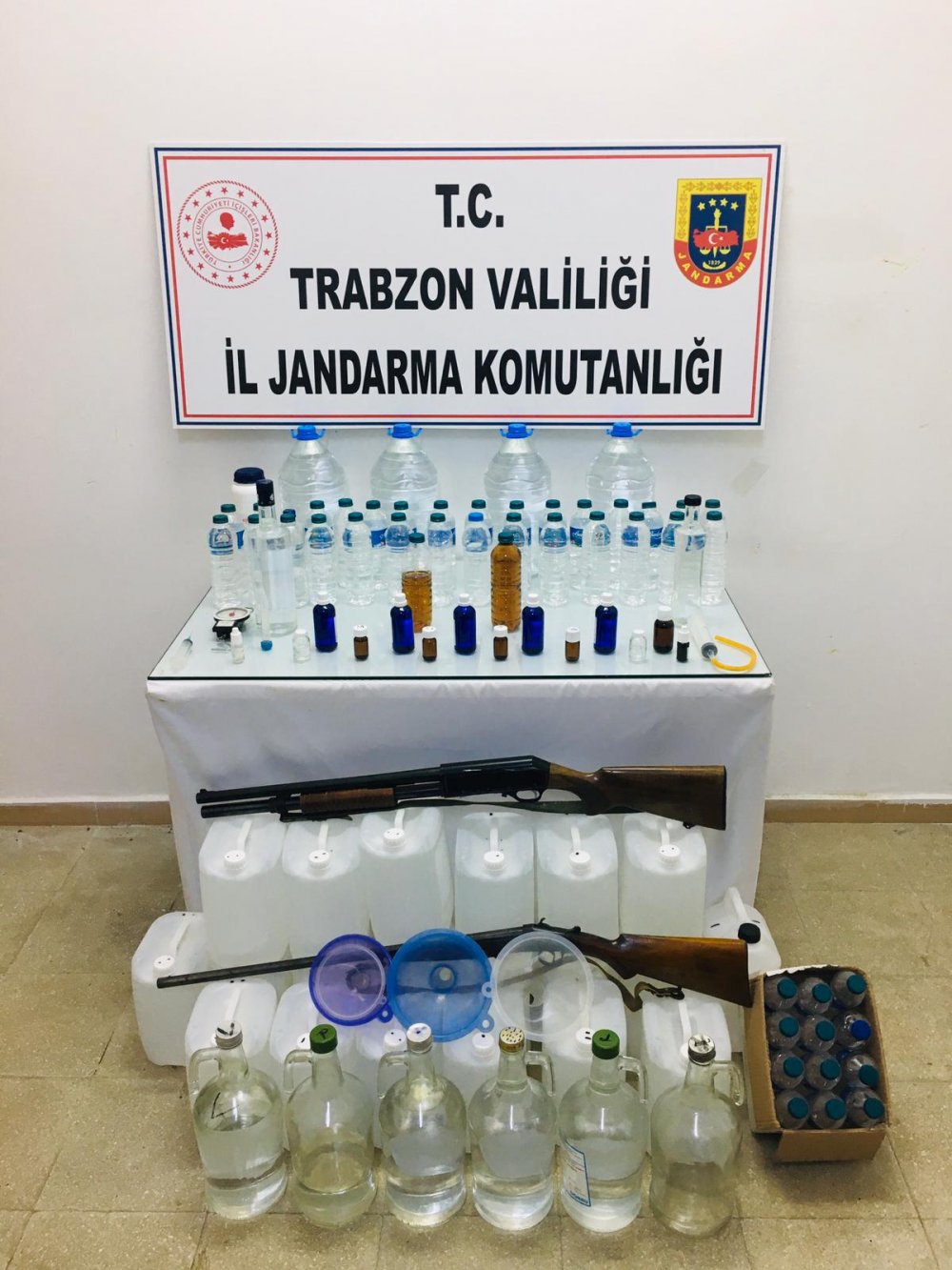 Trabzon’da sahte içki imalathanesine baskın