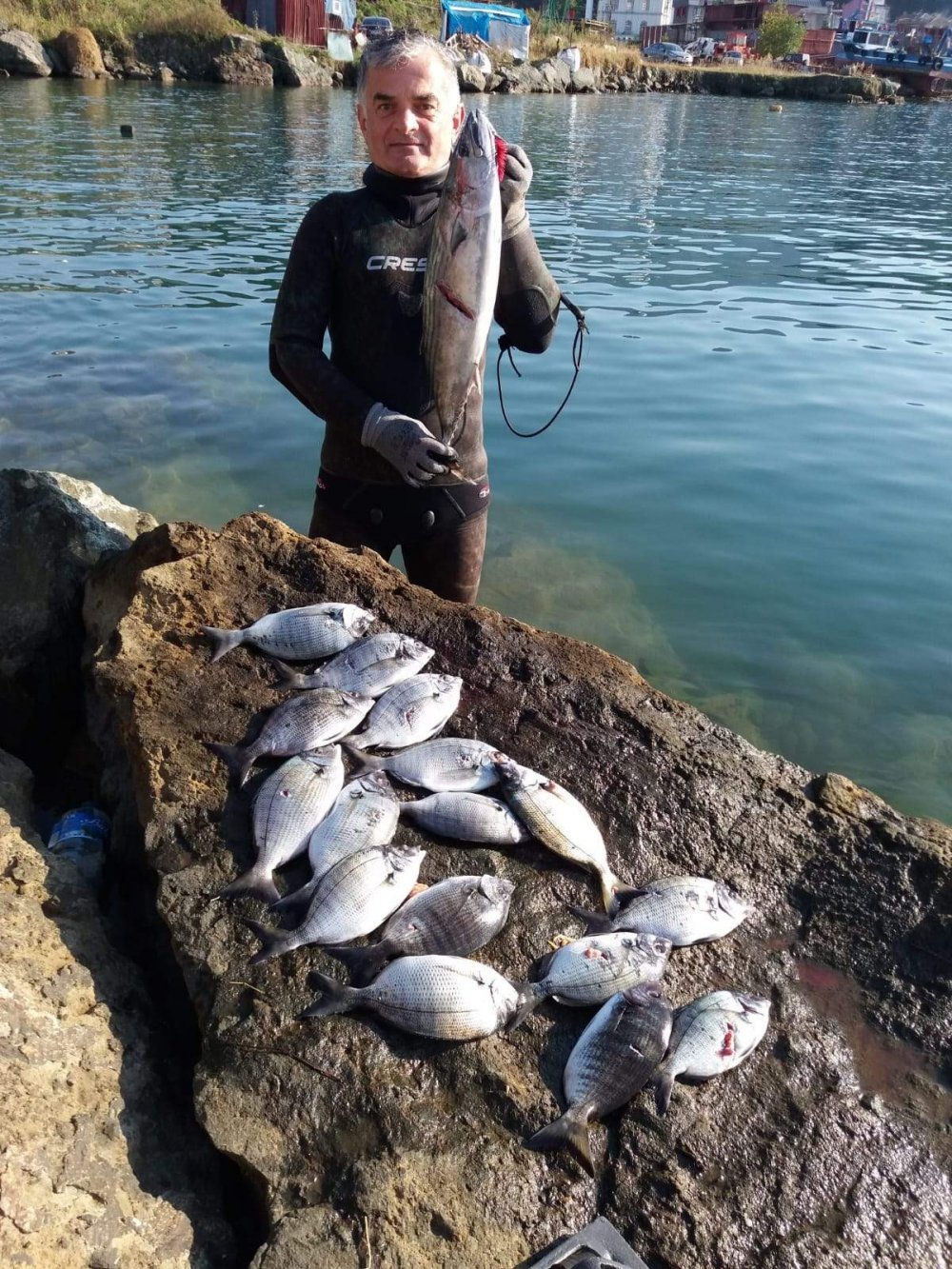 Trabzon'da amatör balıkçının sevinci! Bakın ne yakaladı