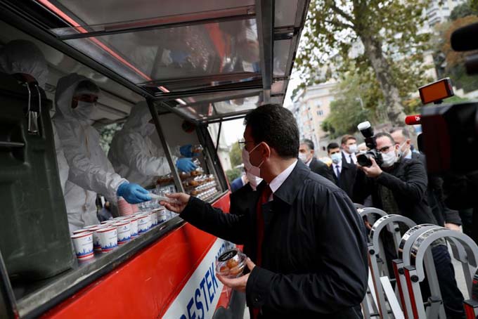 Ata, son nefesini verdiği Dolmabahçe Sarayı’nda anıldı