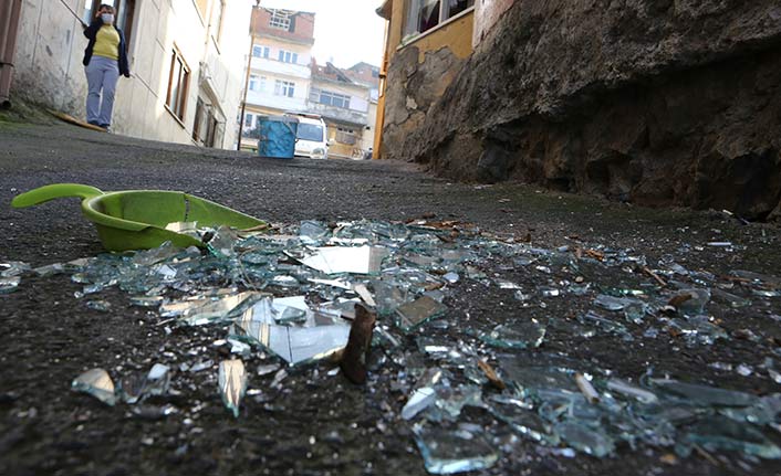 Trabzon'da yol inşaatında patlatılan dinamit evlere zarar verdi