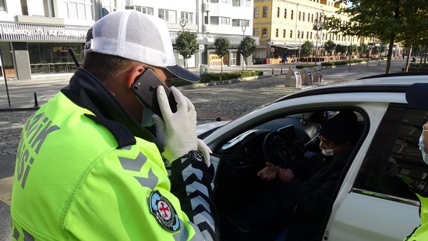 Trabzon'da polisin kısıtlamada sokağa çıkan Kuveytliyi anlama çabası
