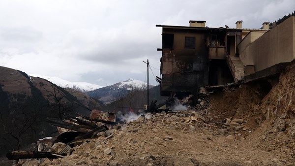 Rize’de 10 evin kullanılamaz hale geldiği yangının çıkış nedeni belli oldu