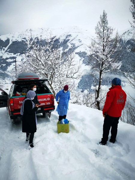 Trabzon'da filyasyon ekipleri karda da virüsün izini sürüyor