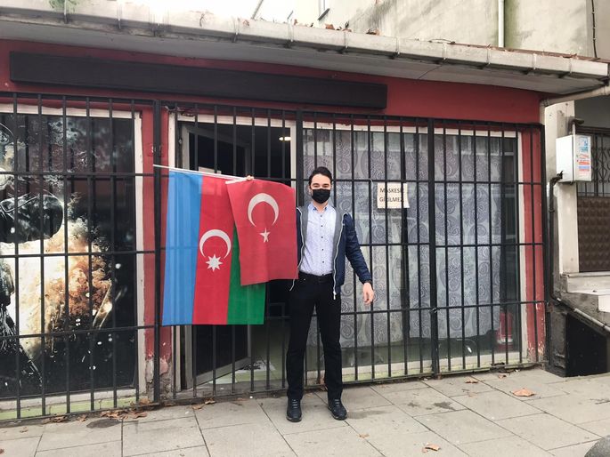 Azerbaycan ve Türk bayraklarına çirkin saldırı!