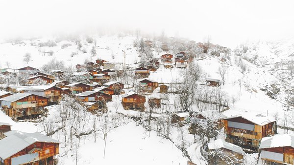 Artvin'deki 2 bin rakımlı köyde kışı böyle geçiriyorlar