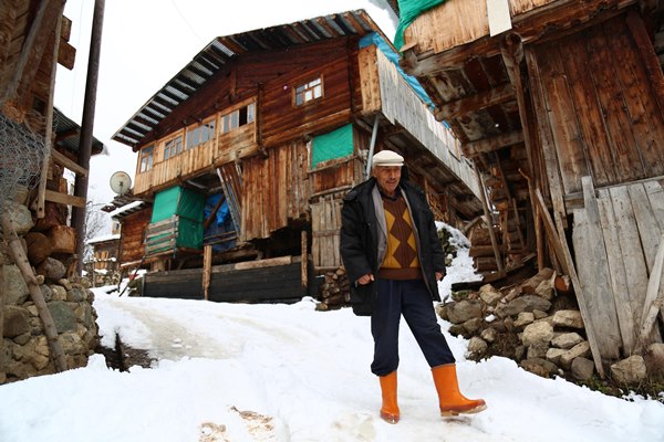 Artvin'deki 2 bin rakımlı köyde kışı böyle geçiriyorlar