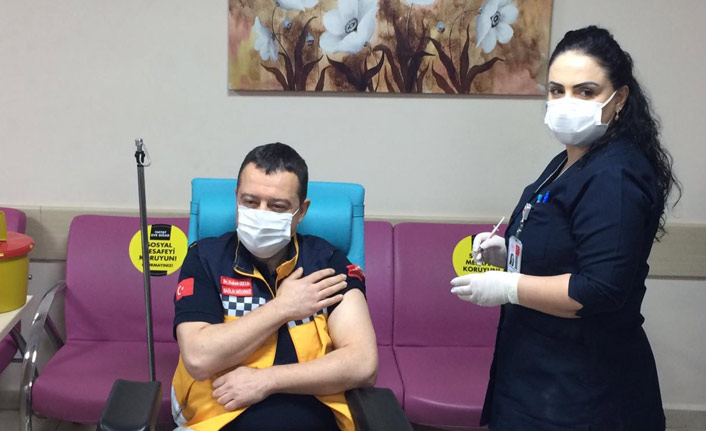 Trabzon İl Sağlık Müdürü Usta koronavirüs aşısını oldu