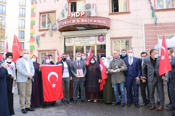 Trabzonlu şehit Kaymakam Safitürk'ün ailesinden Diyarbakır annelerine destek